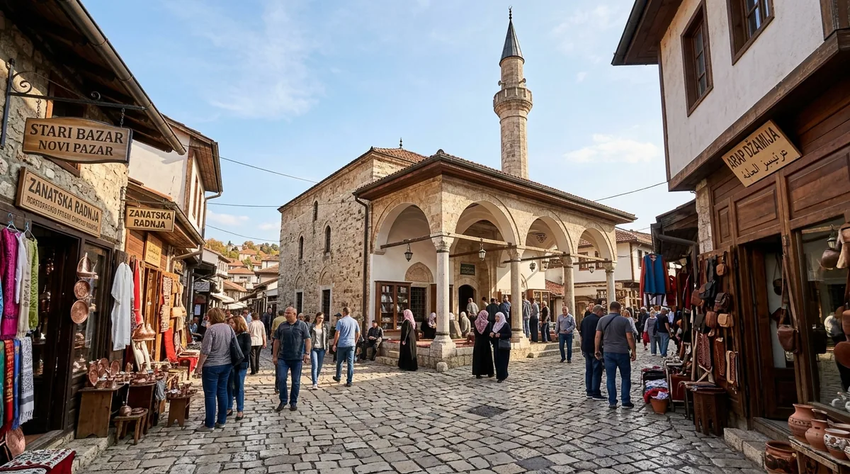 Kamena fasada Arap džamije u Novom Pazaru sa vitkim minaretom, krovom na četiri vode i česmom u dvorištu